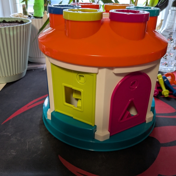 Battat - Shape & Color Sorting Toy - Developmental Toy - Pattern Matching Game - Picture 3 of 8